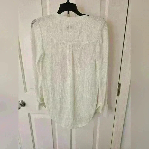 VINCE OFF WHITE RAYON/SILK CREPE PULLOVER STYLE BLOUSE SIZE 2 - Picture 4 of 10